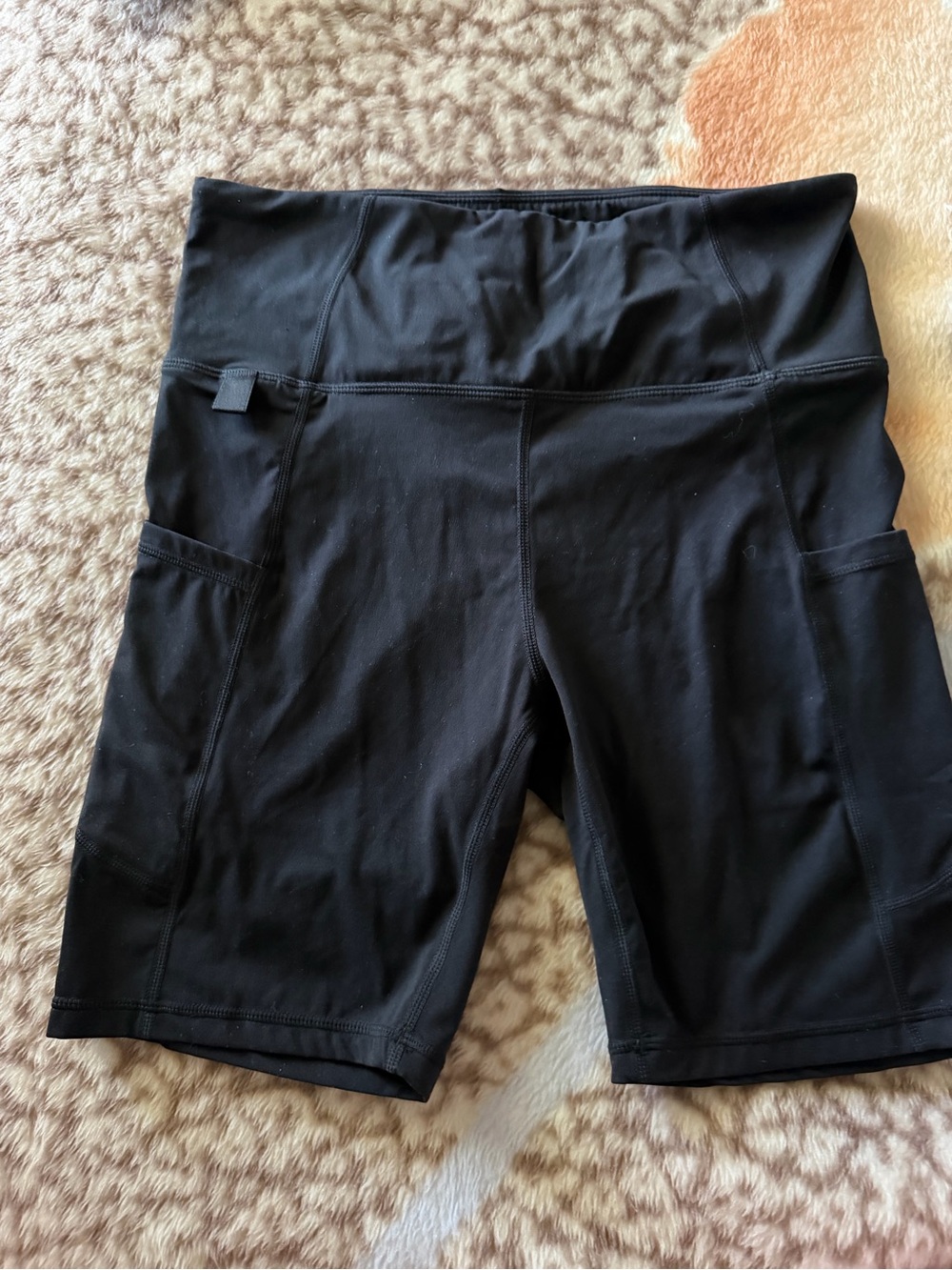 HALARA Black High-Waist Bike Shorts with Side Pockets